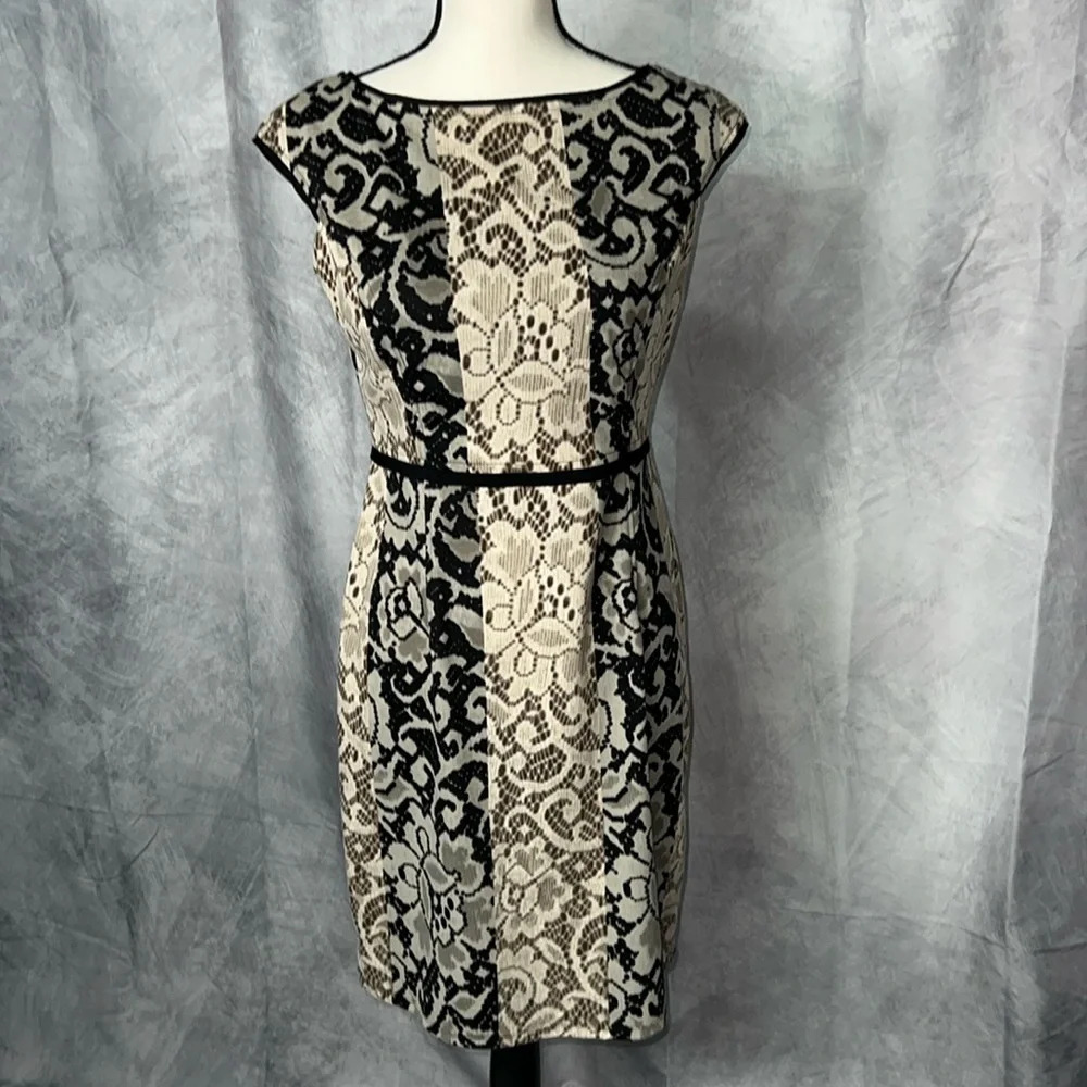 Maggy London Floral Cap Sleeve Lace Pattern Empire Waist Fit & Flare Dress - 4